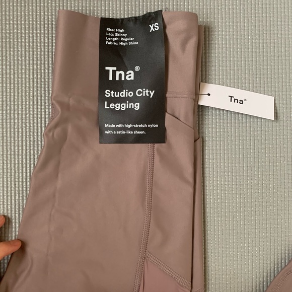 Brand New Aritzia Tna legging - Picture 2 of 3